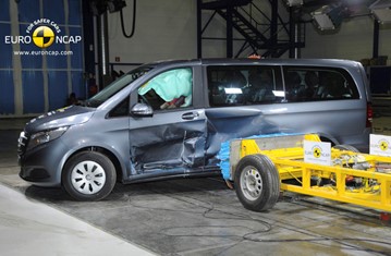 Official Mercedes Benz V-Class 2014 safety rating results