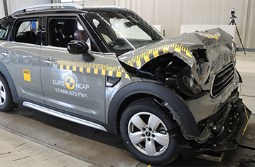 car crash safety Official rating MINI safety 2017 Countryman