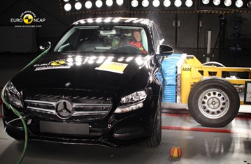 Offizielle Sicherheitsbewertung Mercedes Benz C Class 2014