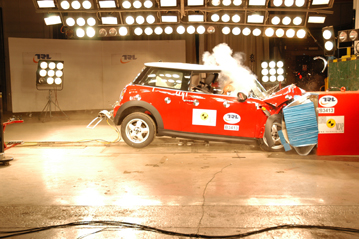 Official MINI Cooper 2007 safety rating