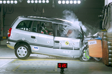 Opel Zafira II - La relève arrive - Challenges